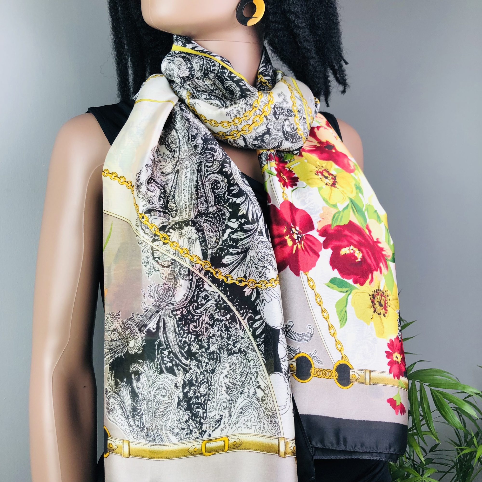 Musango Enigma Floral Chain Detail Jumbo Scarf - Image 4