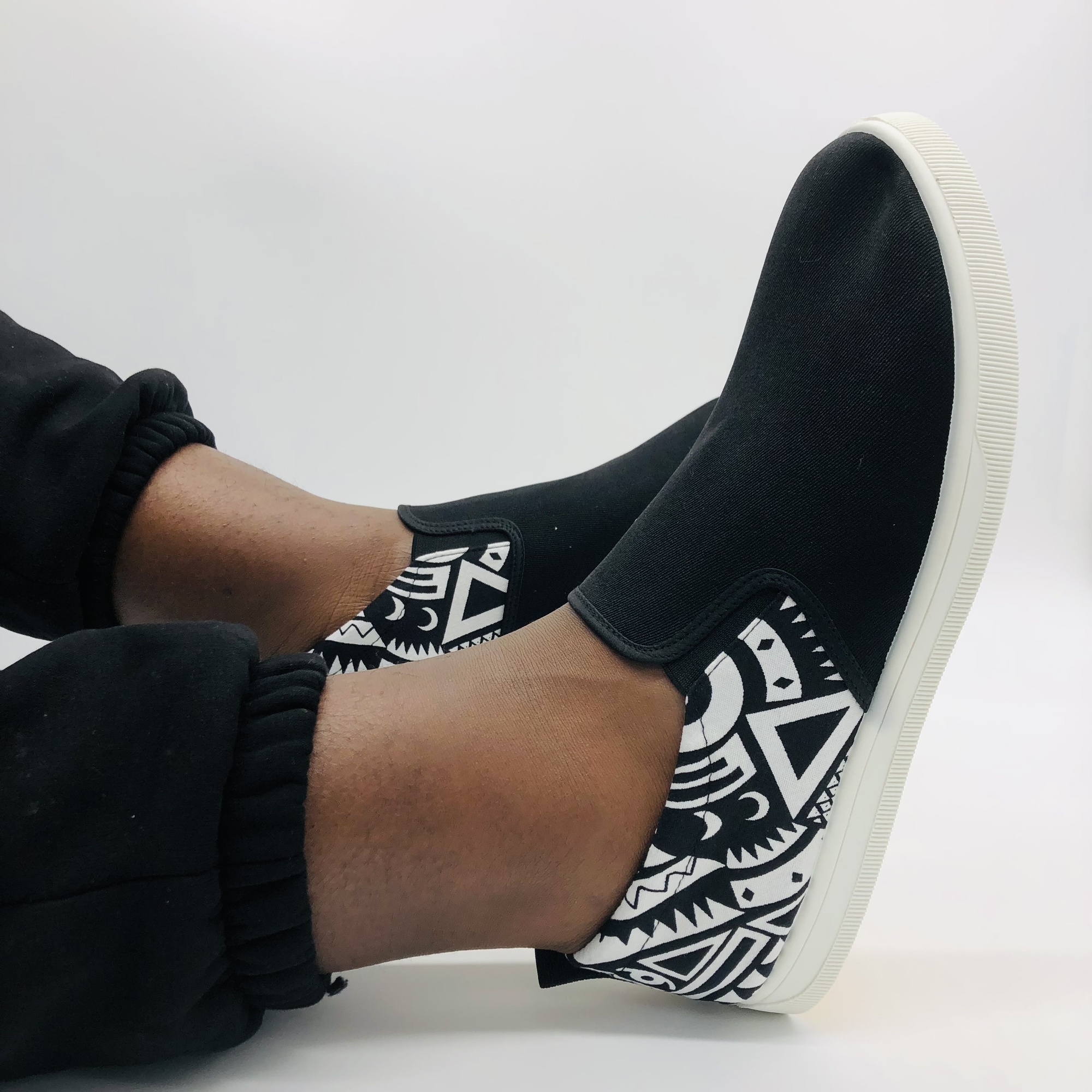 Mucheka African Print Mens Canvas Shoes - Image 10