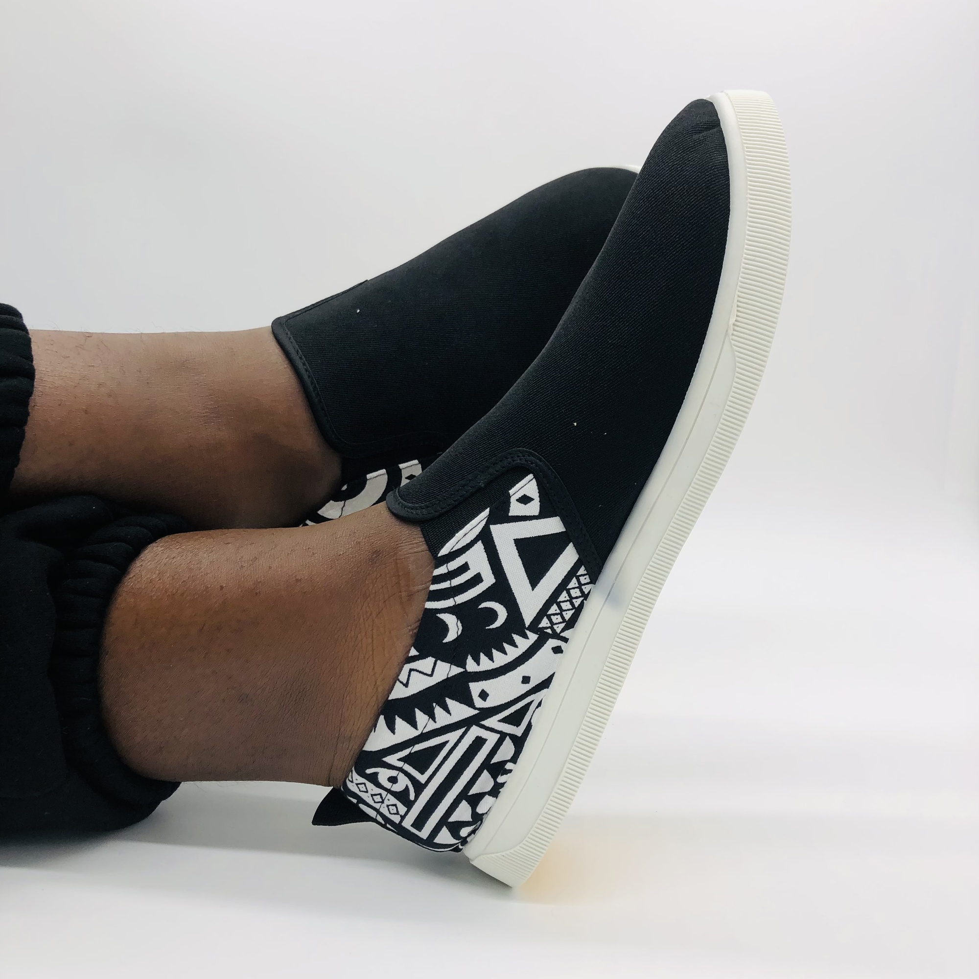 Mucheka African Print Mens Canvas Shoes - Image 9