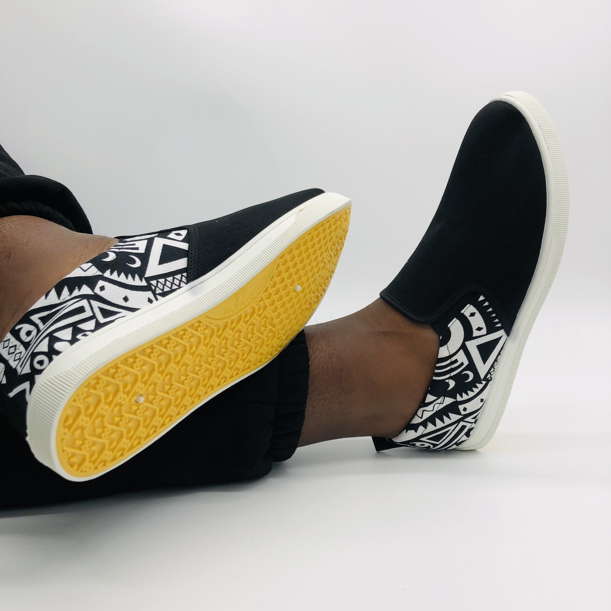 Mucheka African Print Mens Canvas Shoes - Image 8