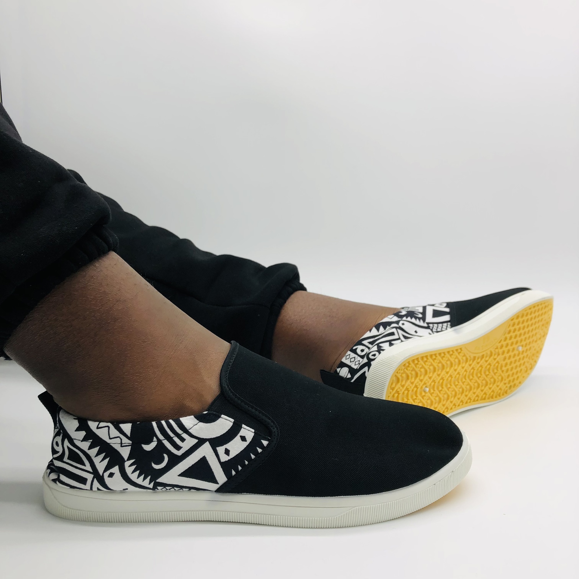 Mucheka African Print Mens Canvas Shoes - Image 5