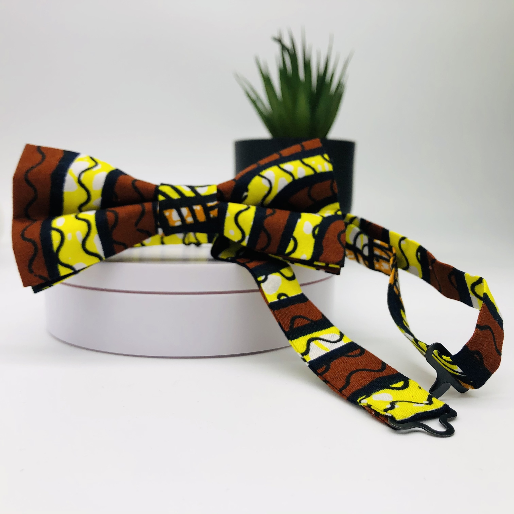 Esinsundu African Print Bowtie, Cufflink and Pocket Square - Image 3