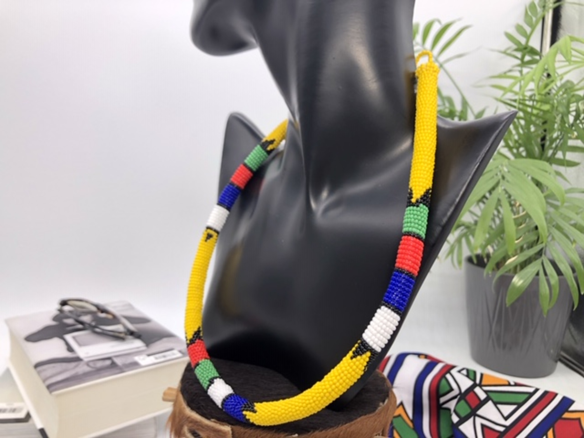 African beaded Zulu necklace & bracelet set - yellow - Image 2
