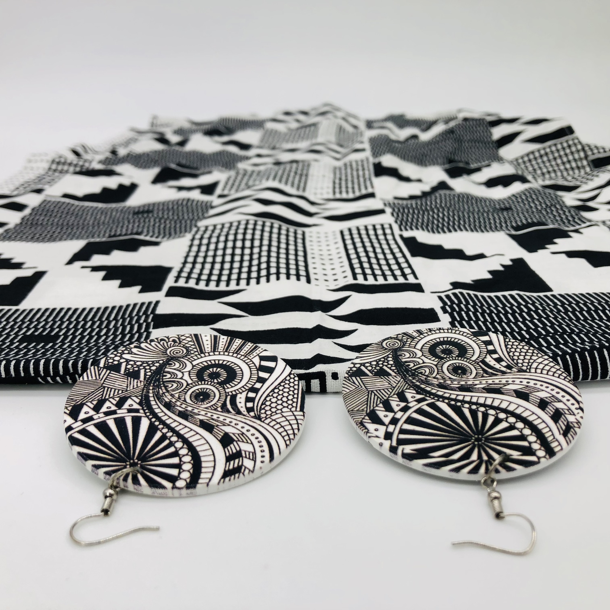 Black and White African Style Kente Headwrap Headtie with Matching Earring Set - Image 2