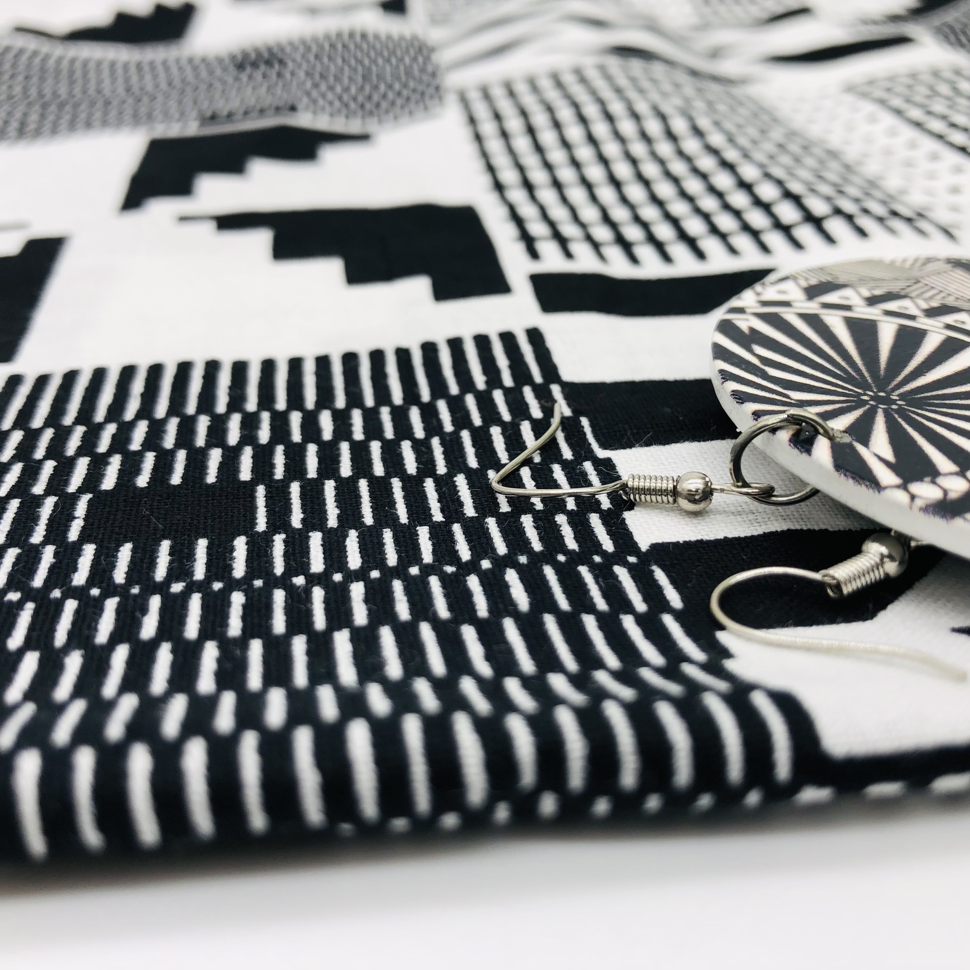 Black and White African Style Kente Headwrap Headtie with Matching Earring Set - Image 9