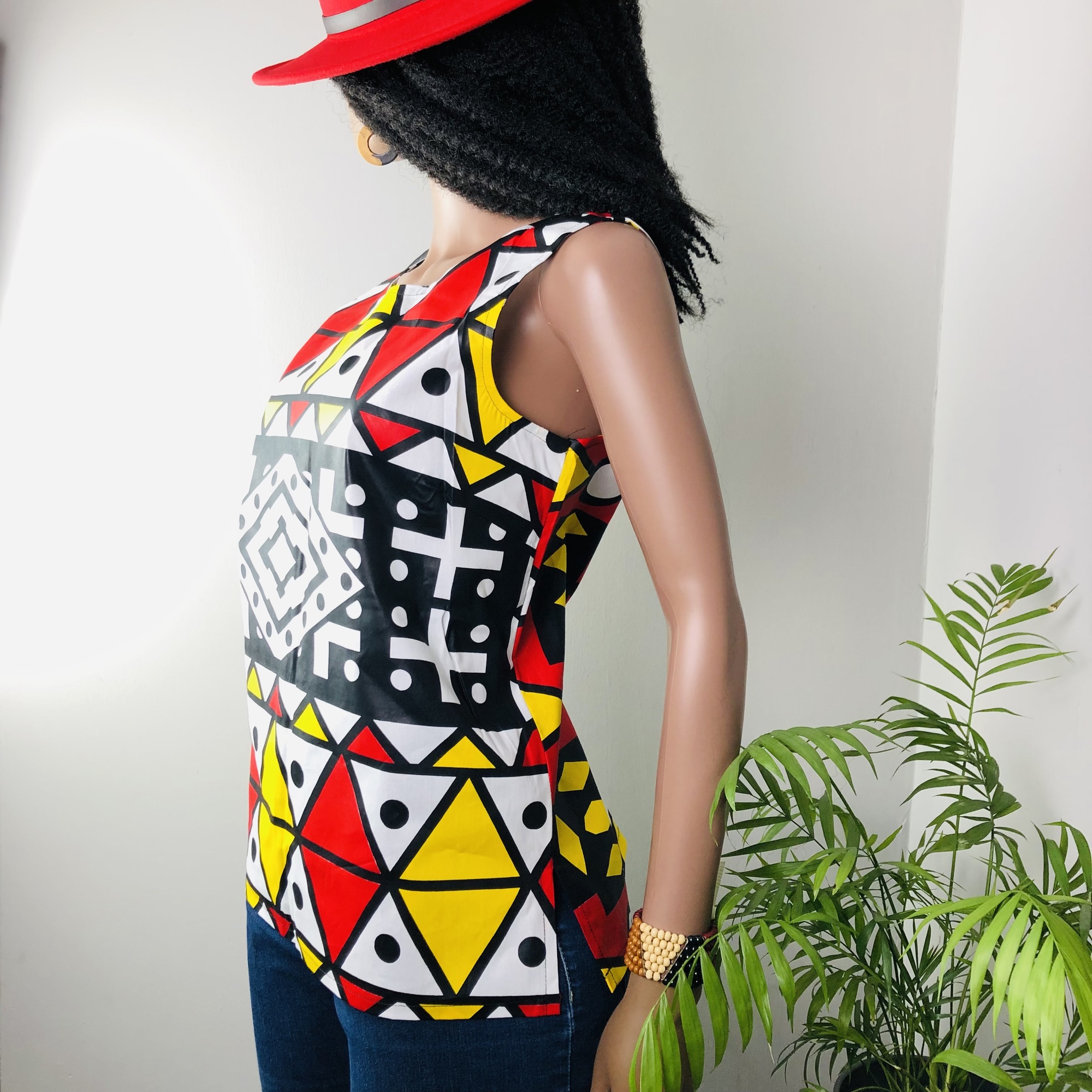 Red Samakaka Print Sleeveless Top - Round Neckline - Image 4