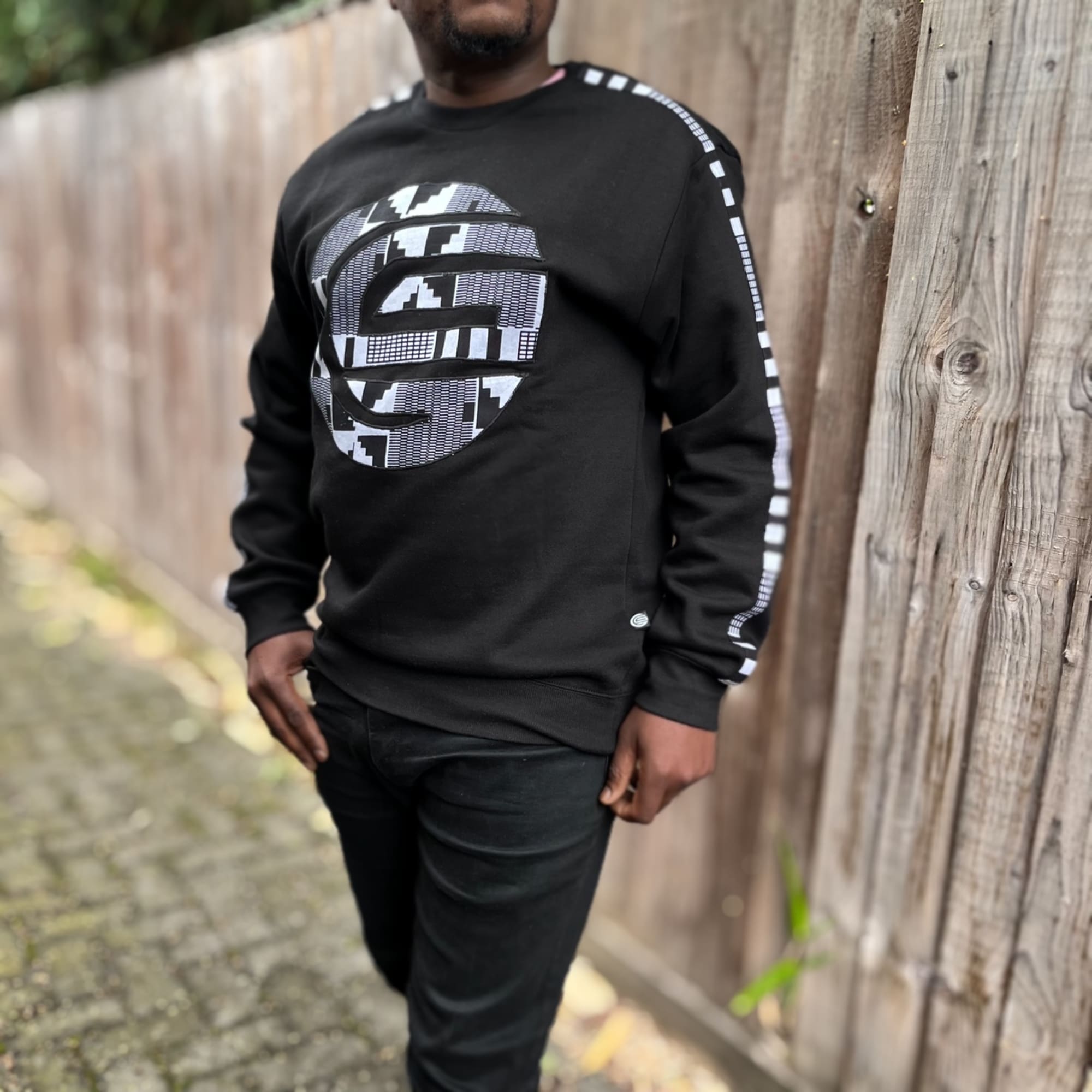 Kente African Print Black and White Boho Men's Relaxed Fit Sweatshirt - Image 3
